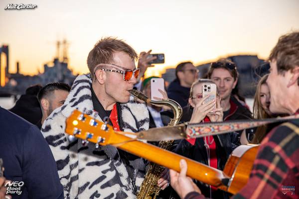 Neo Boat Party II featured photo 3
